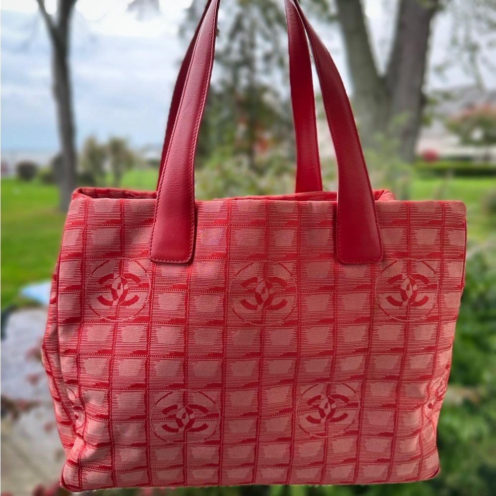 ❤️ CHANEL Red Nylon “Travel Line” CC logo tote shoulder bag with leather handles